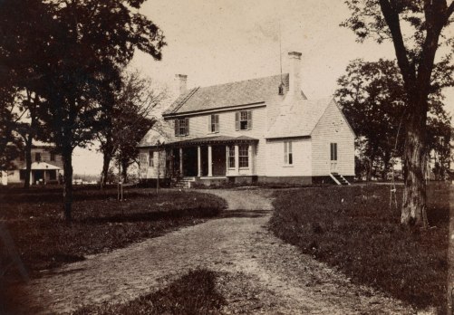 White_House,_formerly_residence_of_Mrs._Custis_Washington,_now_the_residence_of_Col._Lee,_17th_May,_1862_LCCN2014646904_(cropped)